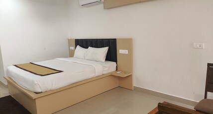 Sanjeevni Hotel & Resorts Room Type - Deluxe Room