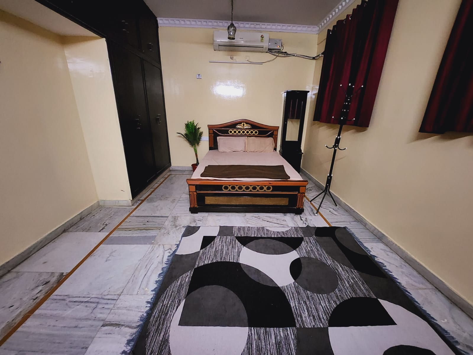 Hill Side Guest House .4bhk. apartment - Tap to explore photos