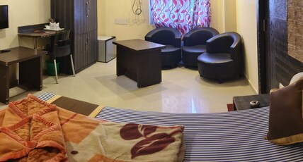 EXECUTIVE INN HOTEL Room Type - Double super Deluxe ( Not for couples )