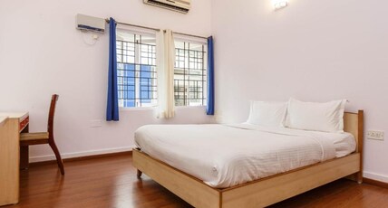 Locul Uptown Room Type - Deluxe ( AC ) Queen Room