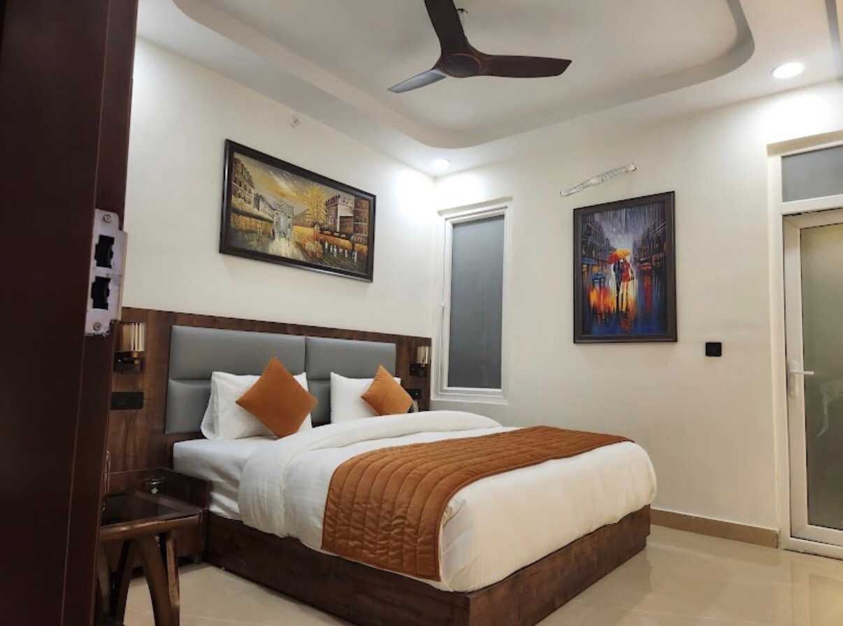 Hotel River view guest house - Tap to explore photos