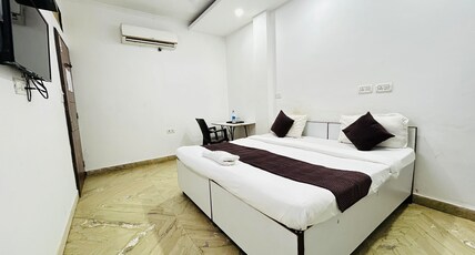 HOTEL GOLDEN PLACE Room Type - DELUXE ROOM