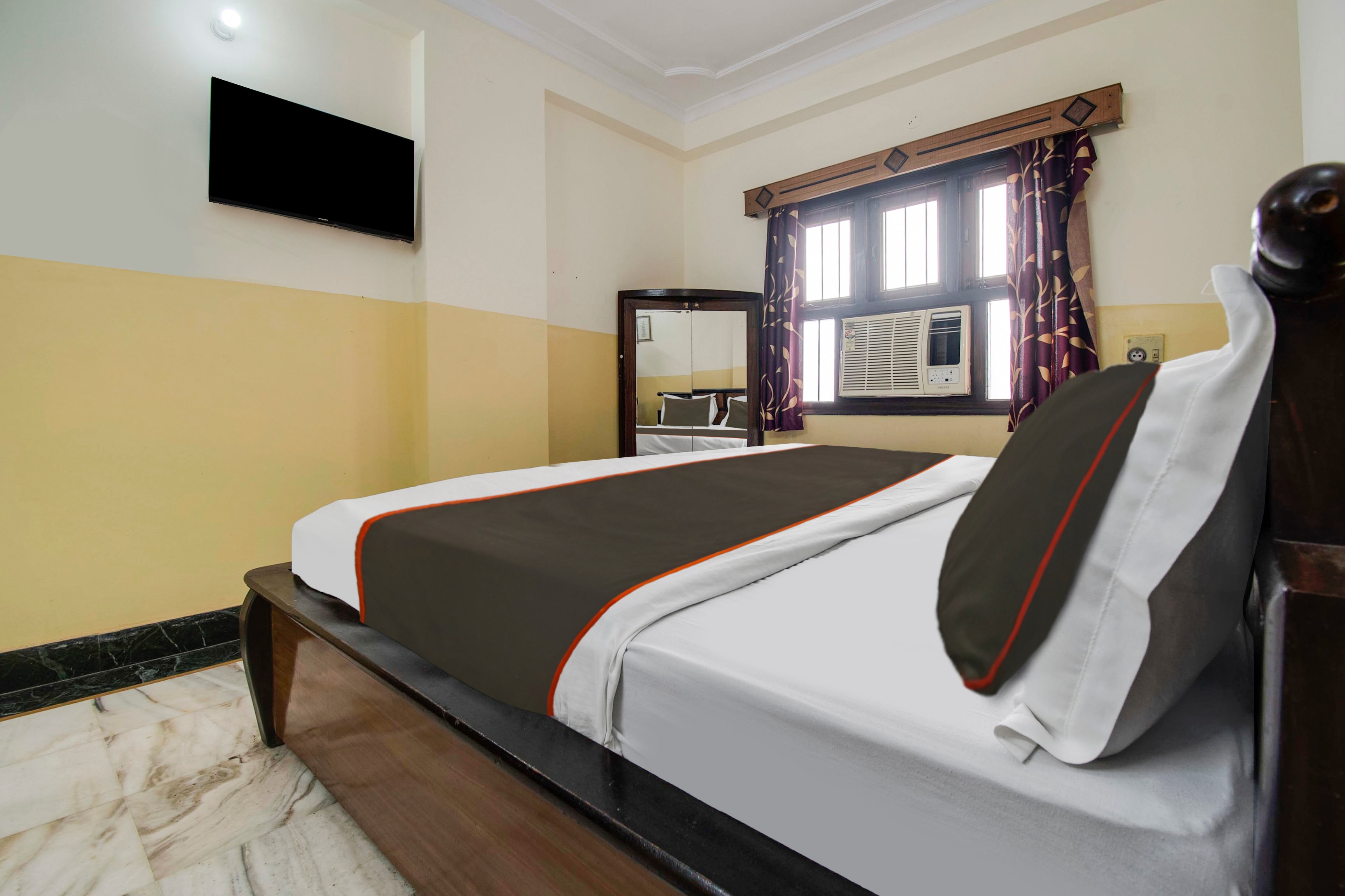 Hotel O by OYO Hotel New Center Point - Tap to explore photos