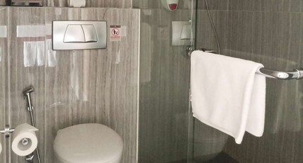 IBIS PADANG Room Type - Deluxe Twin Mountain View