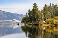 Holiday Inn Express & Suites Kelowna - East