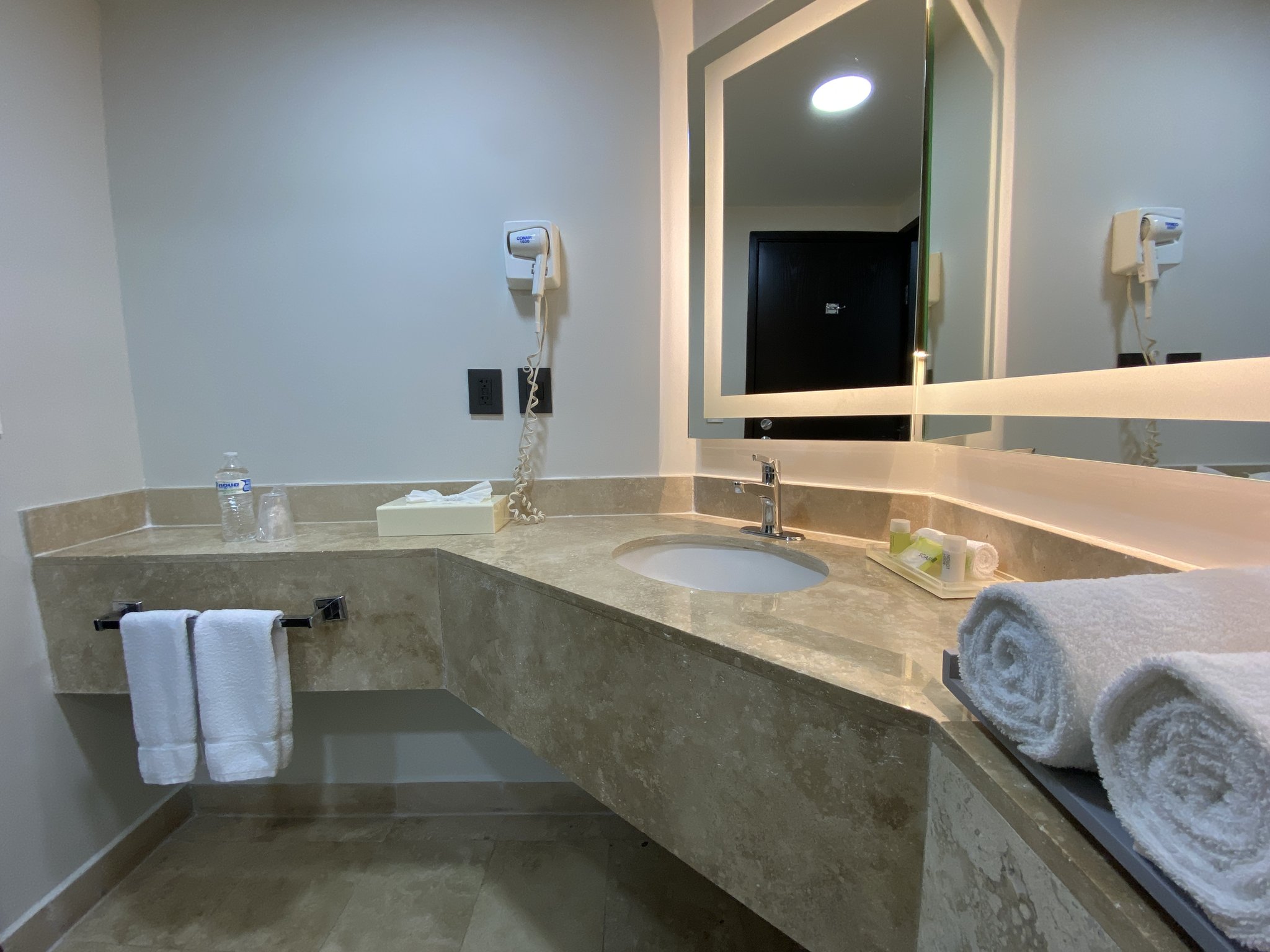 Holiday Inn URUAPAN - Tap to explore photos