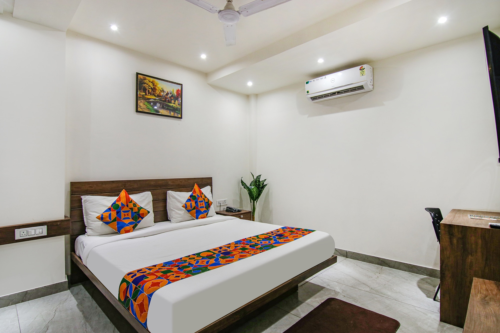 FabHotel Moro Rohini Sector 4 - Tap to explore photos