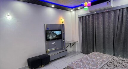 Mm studio Gaur City centre Room Type - Bedroom