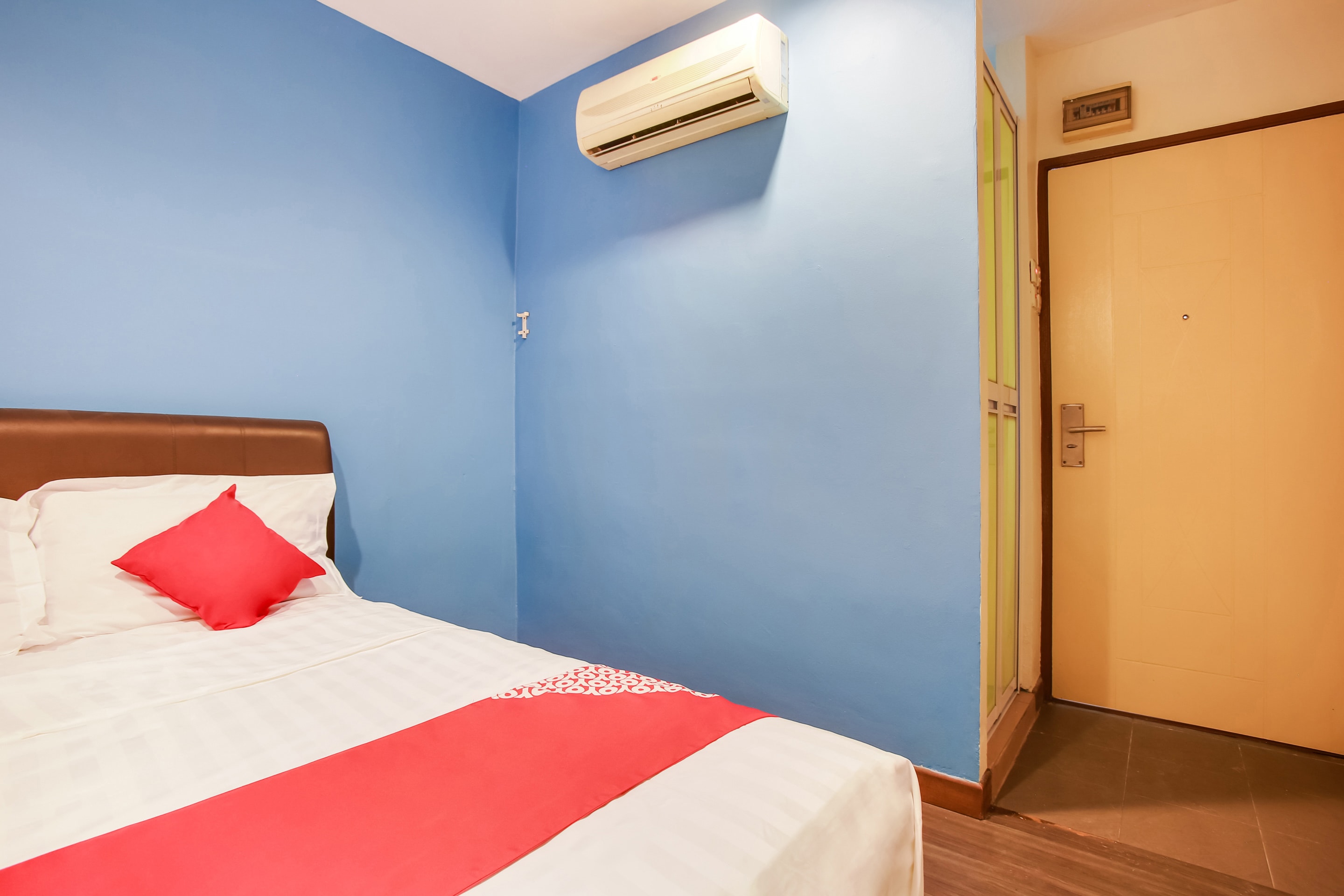 Hotel O Taj (seksyen 7) - Tap to explore photos
