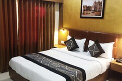 Hotel Crystal Luxury Inn - Near BKC