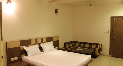 Hotel Satyam Inn Room Type - Shivam Premium