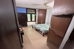 Spacious 3BHK in Rajinder Nagar | Metro & Hospital at 1-5 Min