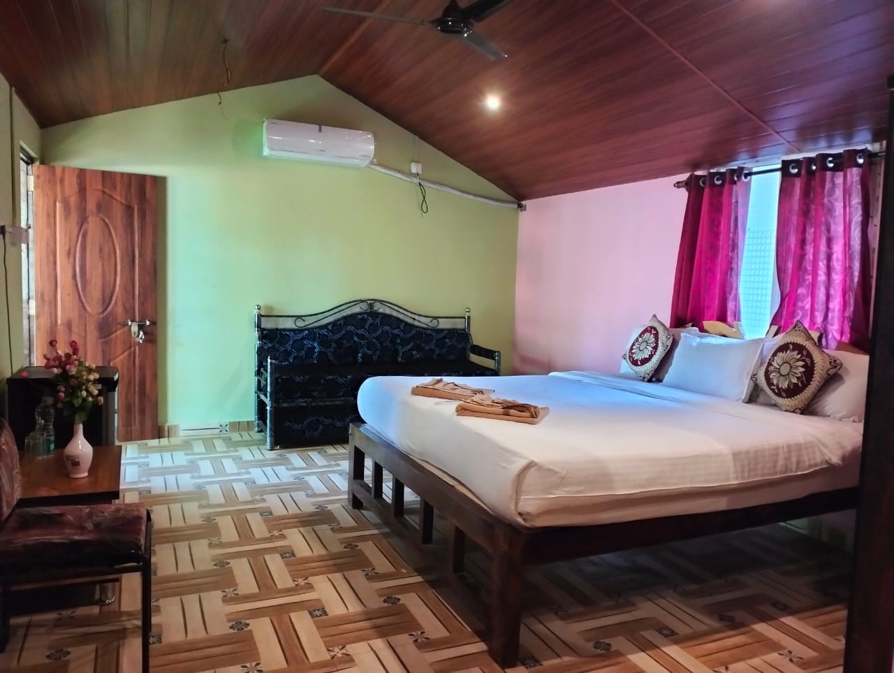 Agonda HolidayHome - Tap to explore photos
