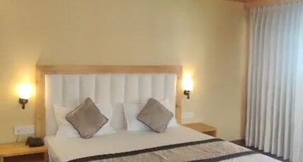 Snow Flakes Resort And Spa Centrally Heated Luxury Resort Room Type - Luxury Duplex Room with Private Balcony