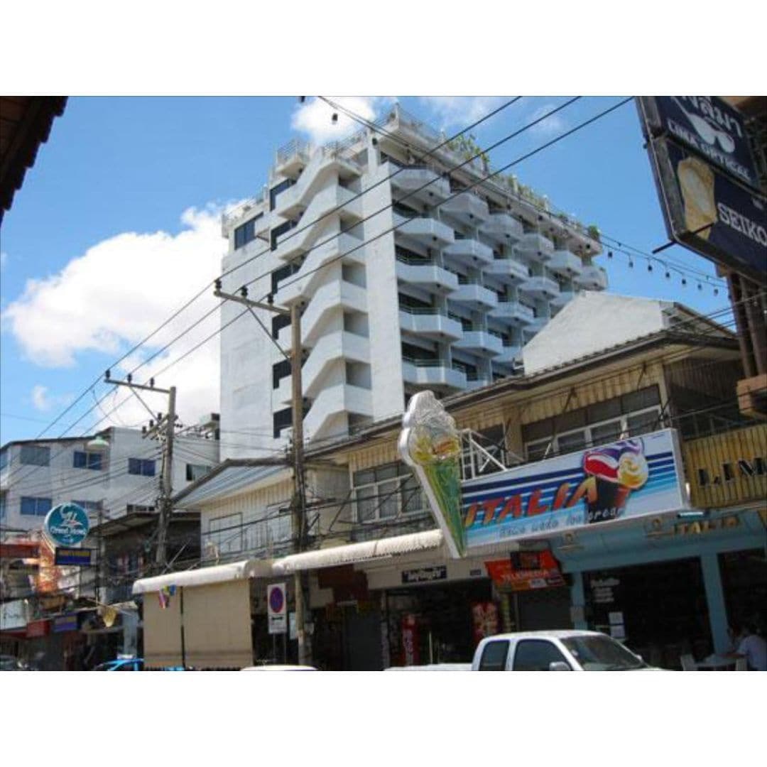 Grand Hotel Pattaya - Tap to explore photos