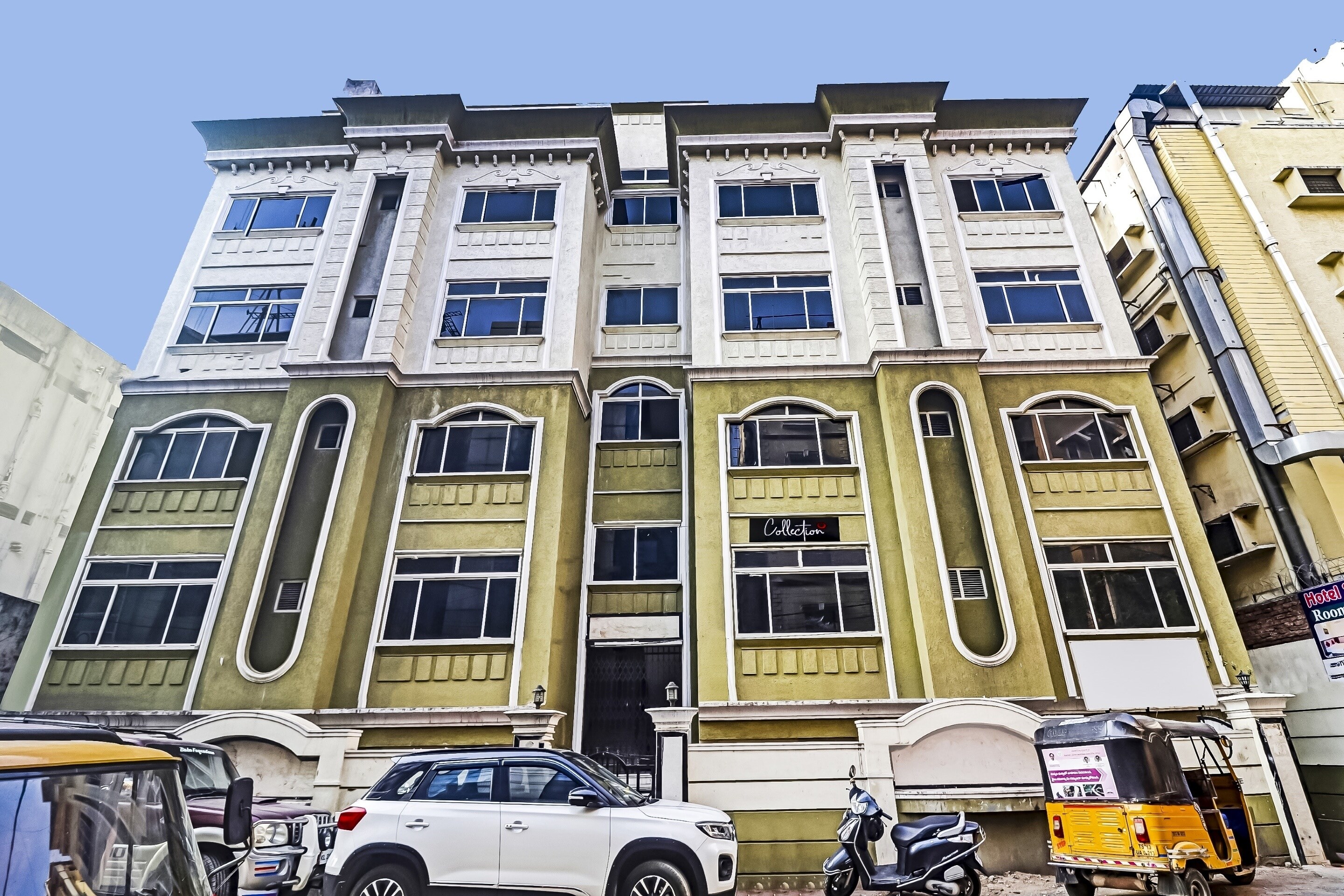 Capital O Samrat Palace Near Nampally Station - Tap to explore photos