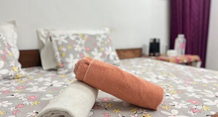Maa Vaishno Stays | Classic Stay Near Ramjanmbhoomi Room Type - Triple Retreat | Perfect for a Family  with AC
