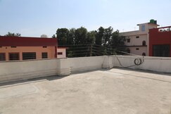 KANTA SANT RAM AASHRAM