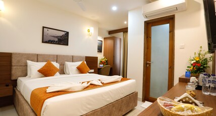 Hotel Dolphin International Room Type - DOLPHIN SUITE WITH JACUZZI