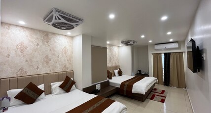 Hotel Shri Dhara Heaven at Godowlia Room Type - Deluxe Family Room