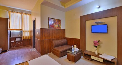 AARYA Hotel Room Type - Deluxe