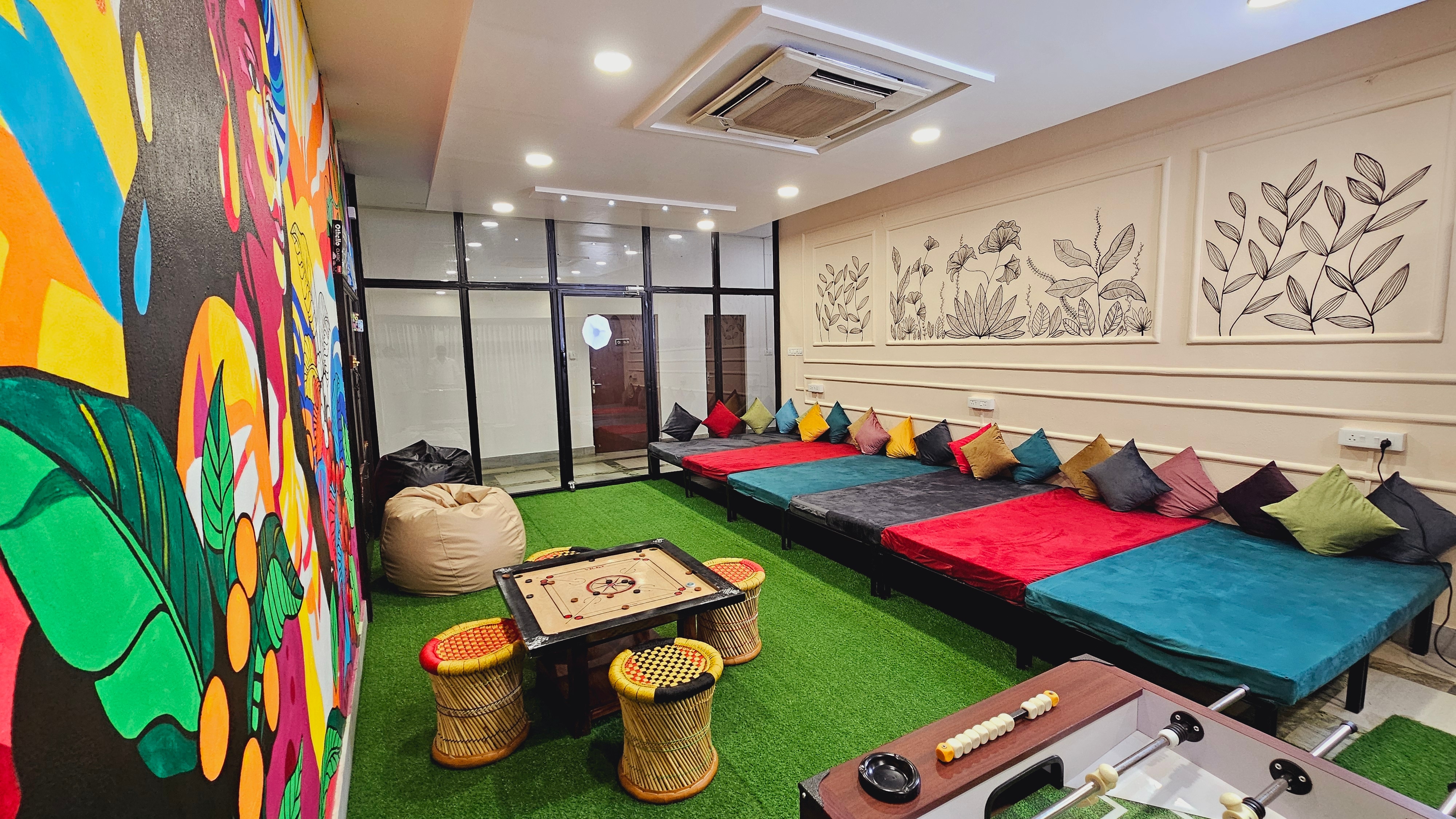 Madpackers Jodhpur - Backpackers Hostel and Cafe - Tap to explore photos