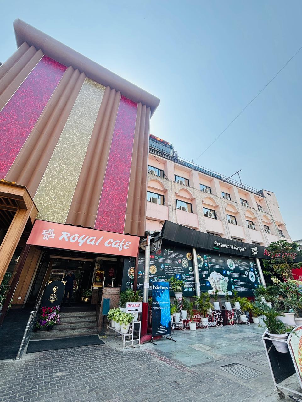 Hotel Royal Inn - Tap to explore photos