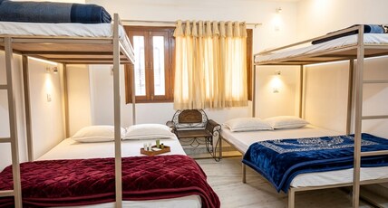 Batra Guest House Varanasi Room Type - 1 Room in 6 Bunk-Bed Room