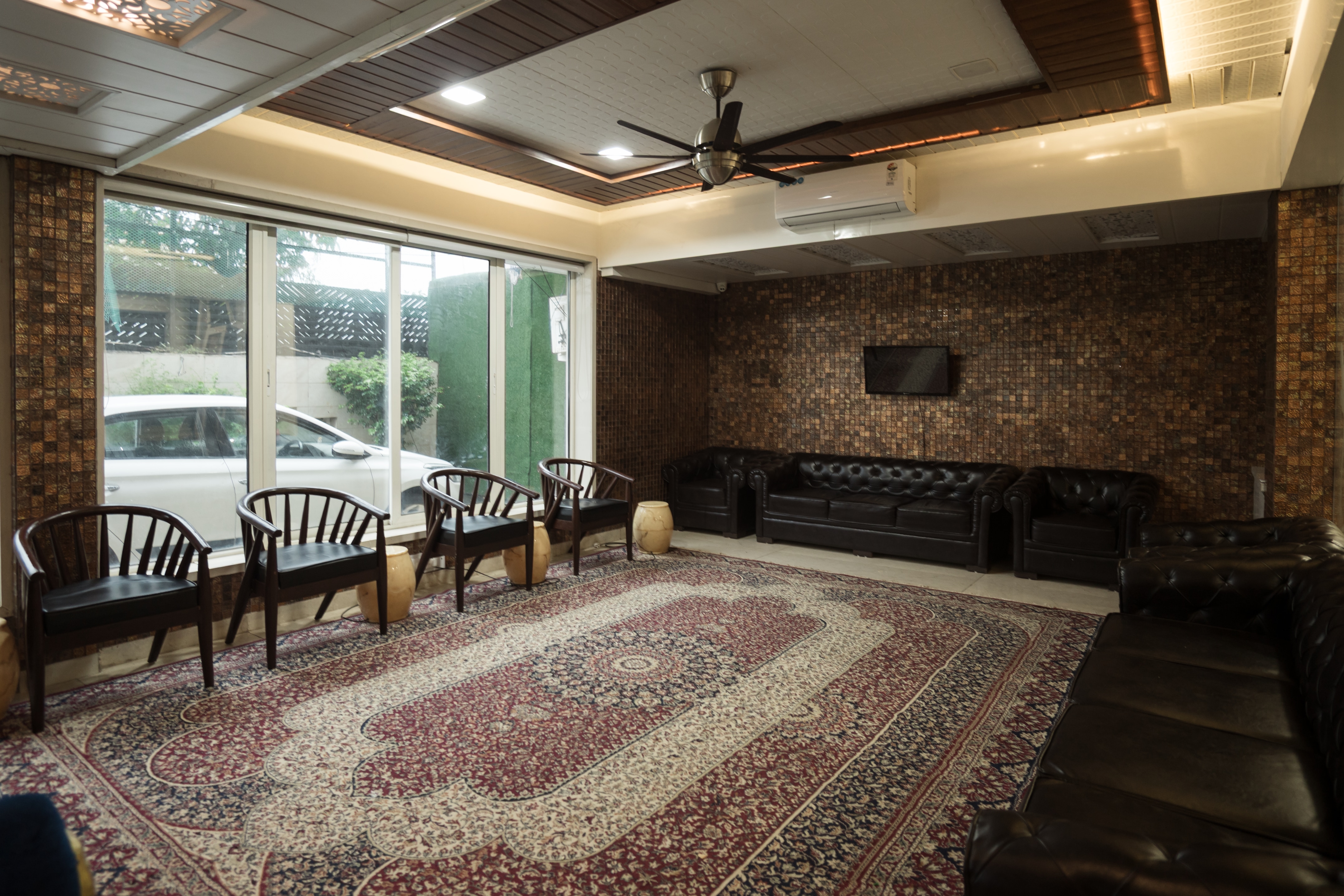 ELIVAAS Signature 10 BHK Moonstone Meadows With Pvt Pool, Glass Pool & Spa room - Tap to explore photos
