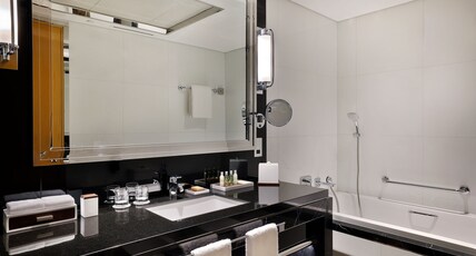 Hilton Dubai Palm Jumeirah Room Type - KING EXECUTIVE ROOM WITH BALCONY