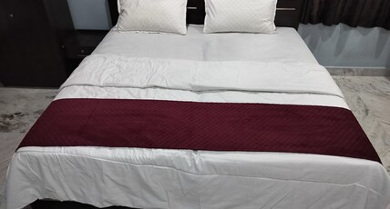 Hungry Island Room Type - Deluxe King or Two Single Beds