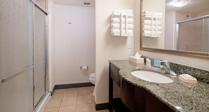 Hampton Inn & Suites Bakersfield/Hwy 58, CA Room Type - 2 QUEEN BEDS NONSMOKING