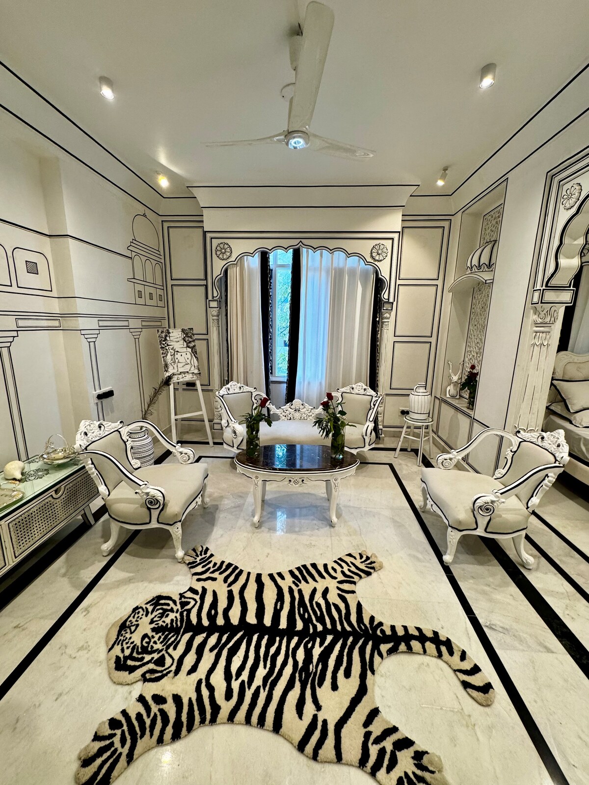 The Princess suite 2d w jacuzzi Lalluji Luxe - Tap to explore photos