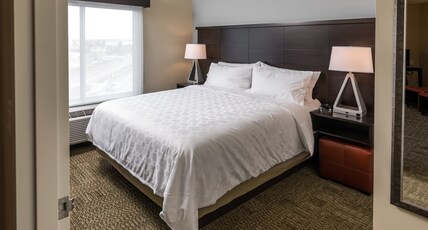 Staybridge Suites Saskatoon - University, an IHG hotel Room Type - 1 Bedroom Suite Dining Kitchen