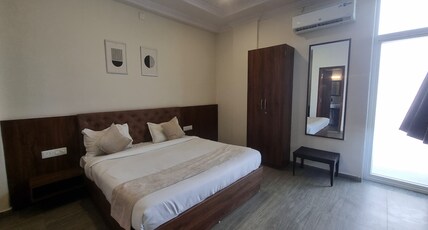 U ConnecT - A Cozy Boutique Hotel Room Type - King Room with Balcony
