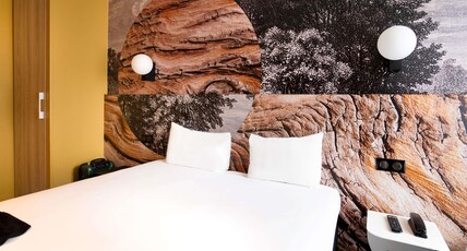 ibis styles Paris Montmartre Batignolles Room Type - Standard room with a double bed