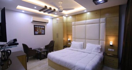 HOTEL GOLDEN TREE Room Type - Super Deluxe Room with Work Desk