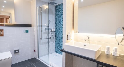 Holiday Inn BORDEAUX-MERIGNAC Room Type - 1 Queen Bed Standard Accessible