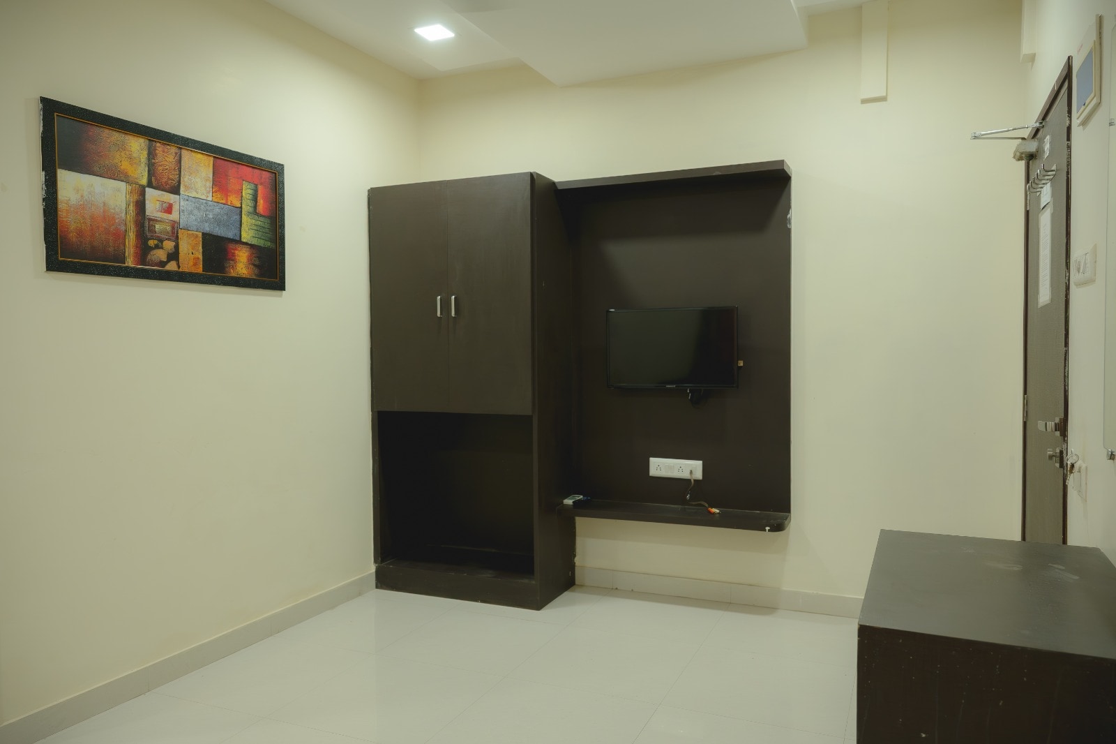 Stay Guru Park View Residency - Tap to explore photos