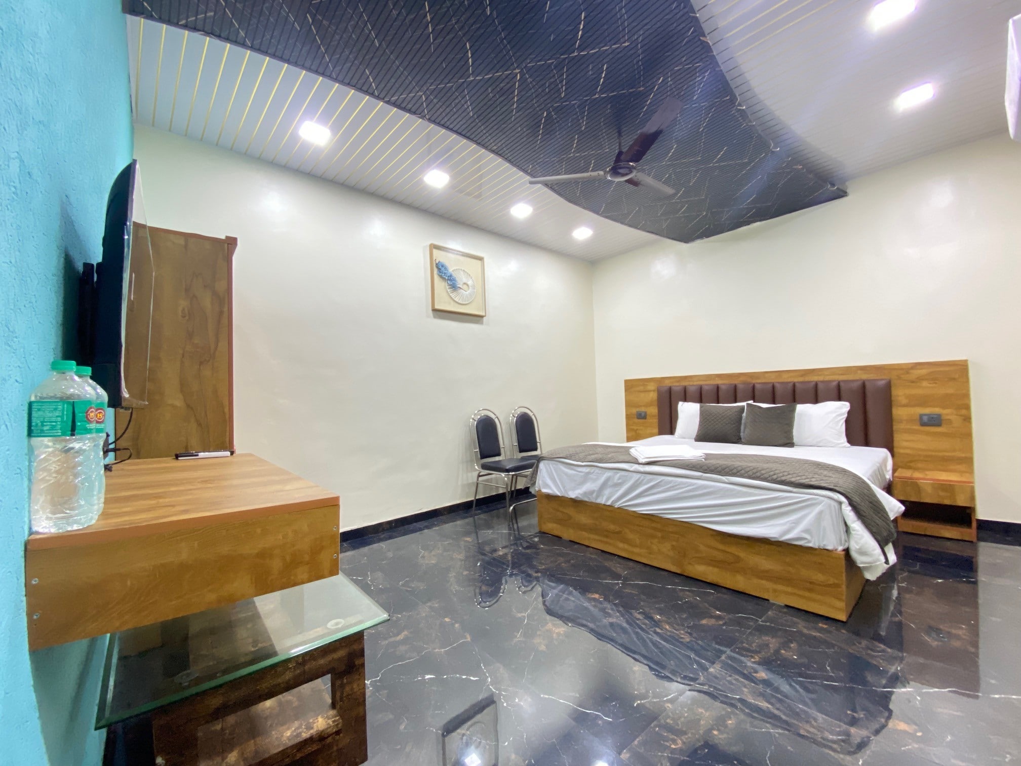 Tempstation Resto and Lodging - Tap to explore photos