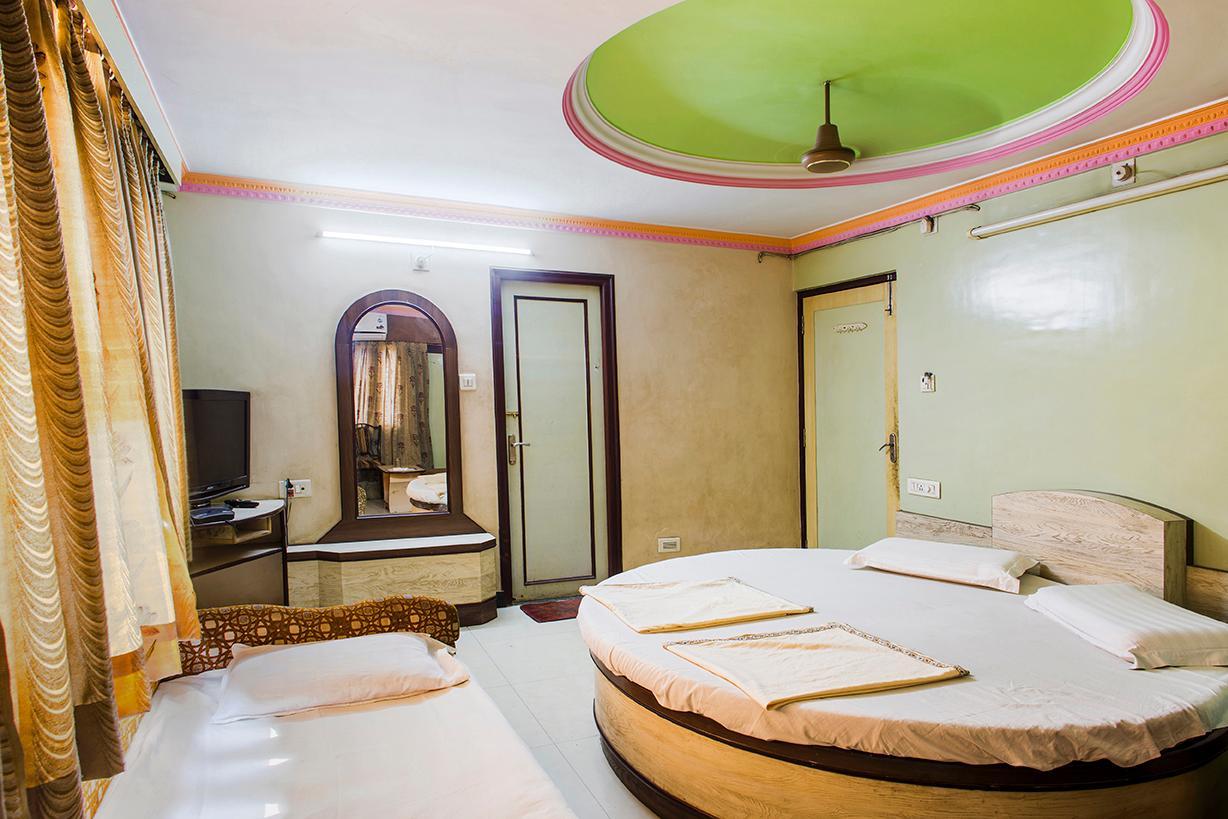 Hotel Vinayak Palace - Tap to explore photos