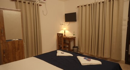 The beach hive Room Type - A/C Sea view room with balcony 2