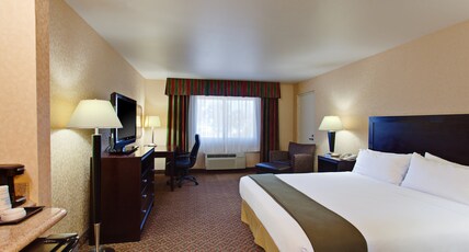 Holiday Inn Express TEMECULA Room Type - 1 King Bed Standard Mobil Access Tub