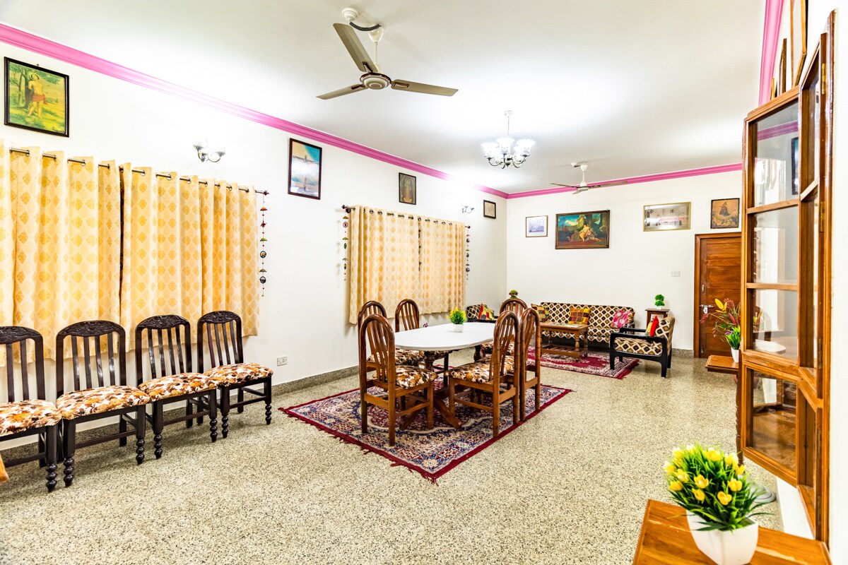 Royal Heritage Palace | Rooms & Wi-Fi - Tap to explore photos