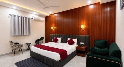 Hotel The Tusk Room Type - Super Deluxe Room Hotel The Tusk Room Type - Super Deluxe Room