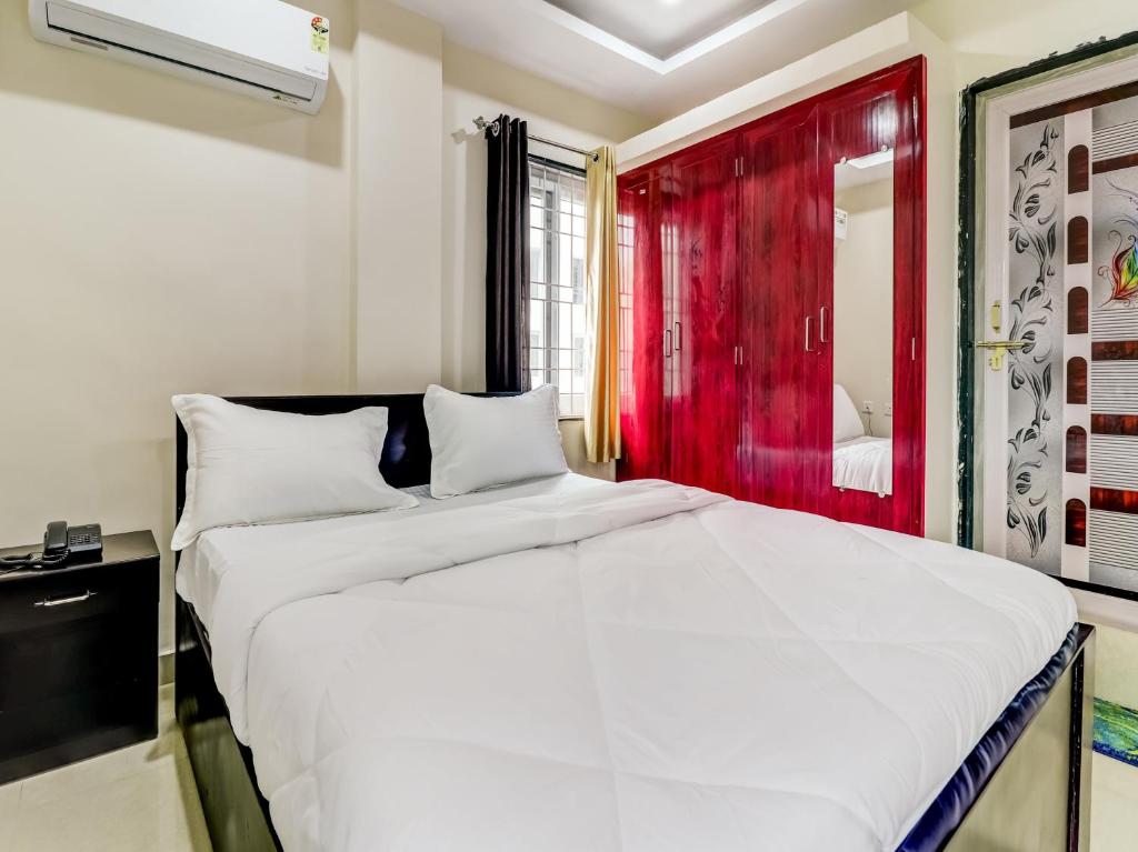 Sri Singampalli Residency - Tap to explore photos