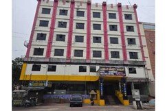 FabHotel Waltair Center