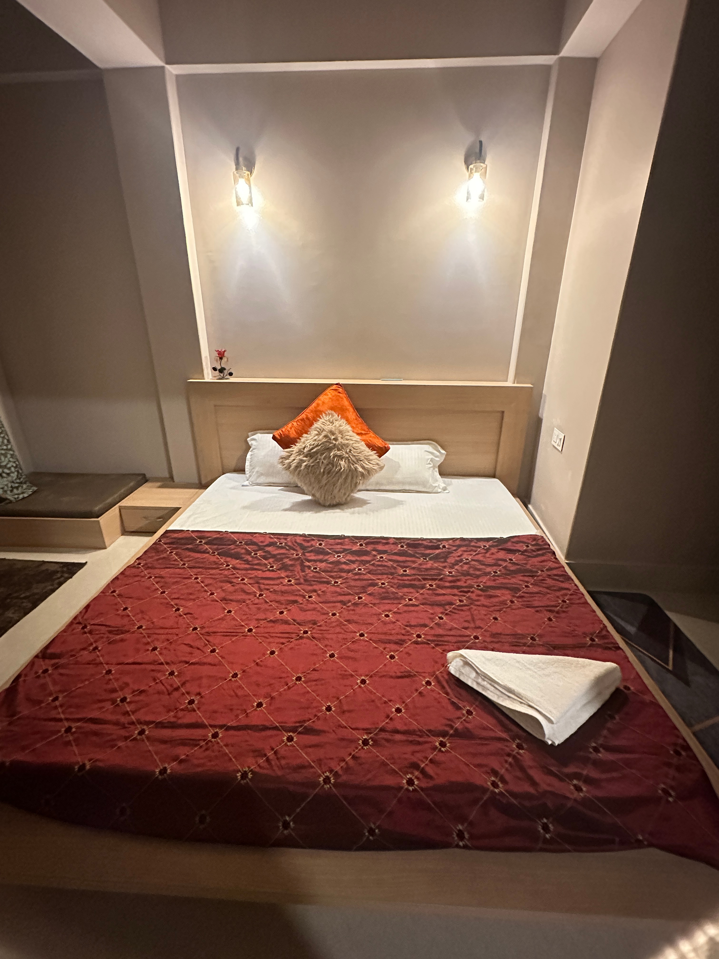 DEVANTARA a cozy stay - Tap to explore photos