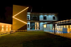 Grazio Villa By The party Citadel