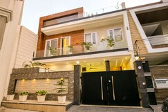 ELITE 3BHK FamilyPadI CityHub GoldenTemple WiFi AC